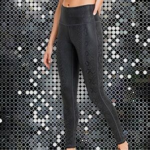 Mono b Snake Print High Waisted Leggings Women’s L (10) Black Subtle Shine